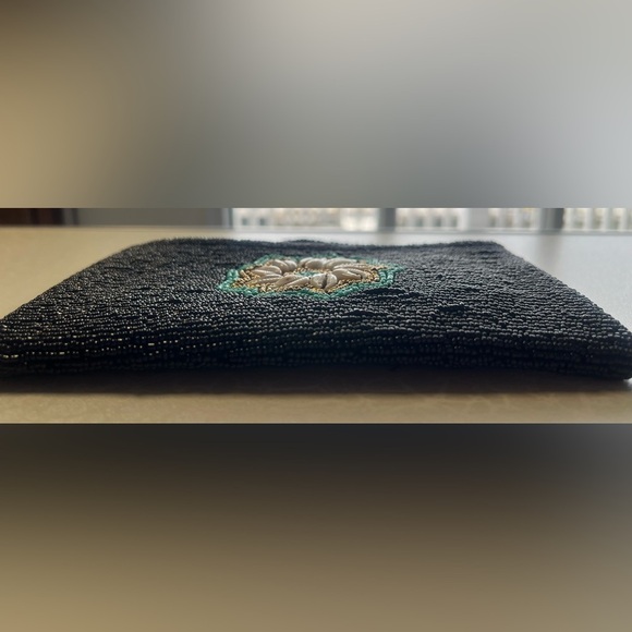 Hand beaded seashell wristlet purse - Picture 6 of 12